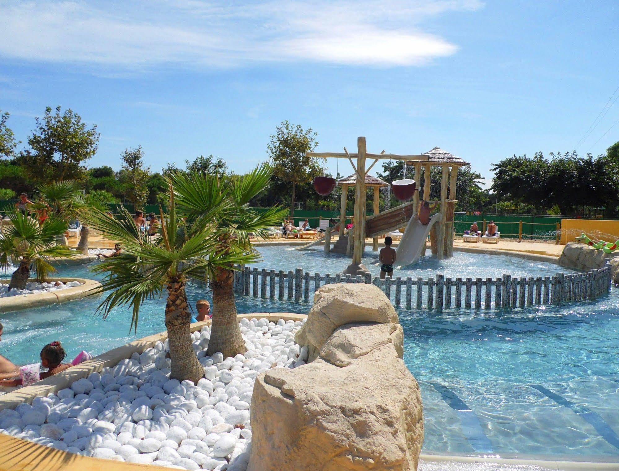 Camping Le Sainte Marie Exterior photo