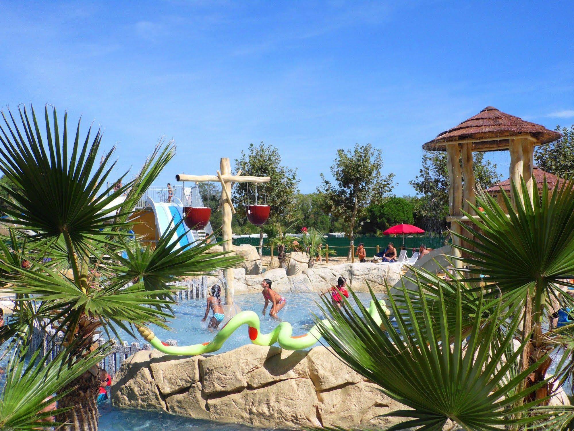 Camping Le Sainte Marie Exterior photo